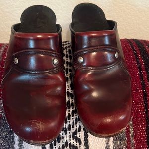 Dansko Burgundy/Maroon Leather Clogs Size 39(8.5)